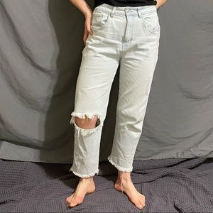 Cotton On - Light Wash Straight Stretch Frayed/Ripped Jeans (8)